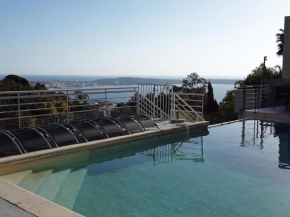 Villa Alamp Super Cannes -Vue Méditerranée Exceptionnelle - 4 Chambres avec Salles de Bain WC - Piscine Privée sans Vis-à-Vis - Rooftop Panoramique